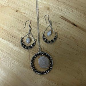 Stone swing earring and necklace set